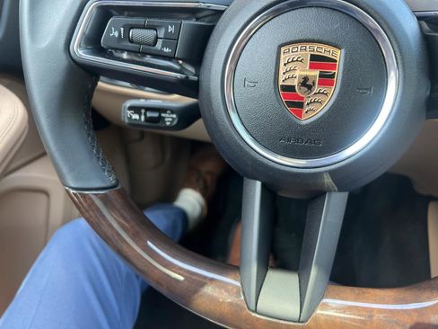 Certified 2025 Porsche Macan image 24