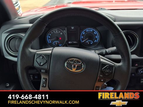 Used 2018 Toyota Tacoma TRD Sport image 32