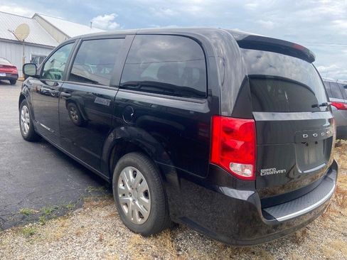 Used 2019 Dodge Grand Caravan SE FWD image 4
