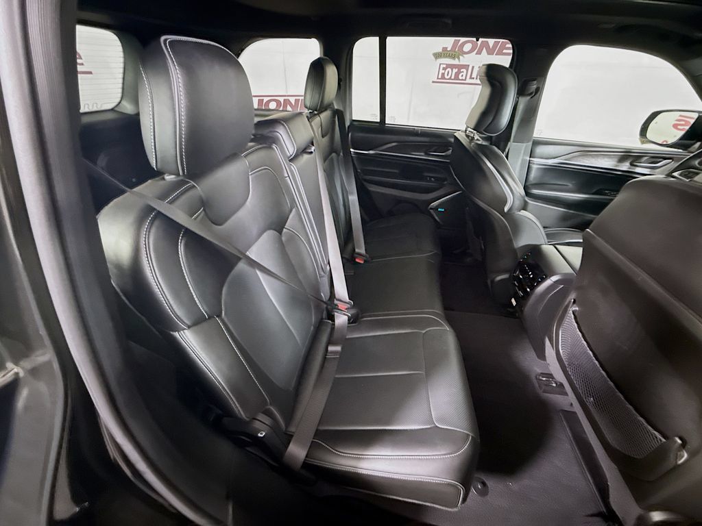 Used 2023 Jeep Grand Cherokee Overland w/ Adv Protech Group III AWD/4WD image 33