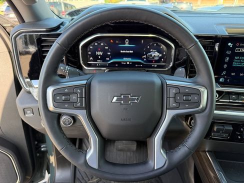 Used 2025 Chevrolet Silverado 1500 LT Trail Boss w/ LT Trail Boss Premium Package AWD/4WD image 16