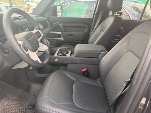 Used 2023 Land Rover Defender 110 SE AWD/4WD image 5