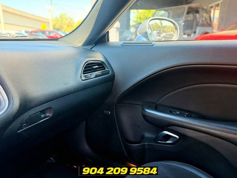 Used 2018 Dodge Challenger R/T Scat Pack w/ Leather Interior Group RWD image 18