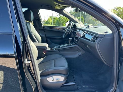 Used 2023 Porsche Macan Turbo AWD/4WD image 39