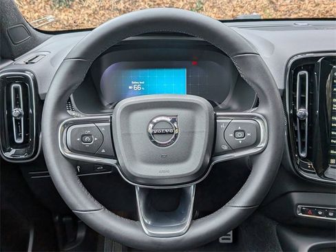 Used 2022 Volvo XC40 P8 Recharge Ultimate image 14