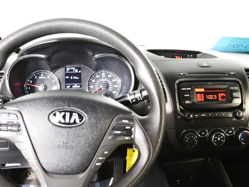 Used 2018 Kia Forte LX image 16