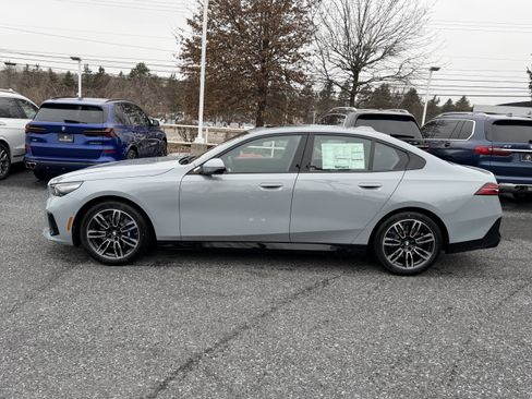 New 2026 BMW 530i xDrive w/ M Sport Package AWD/4WD image 8