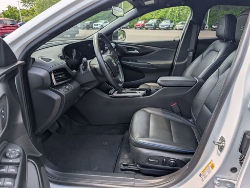 Used 2024 Buick Envista Sport Touring w/ Convenience I Package FWD image 11