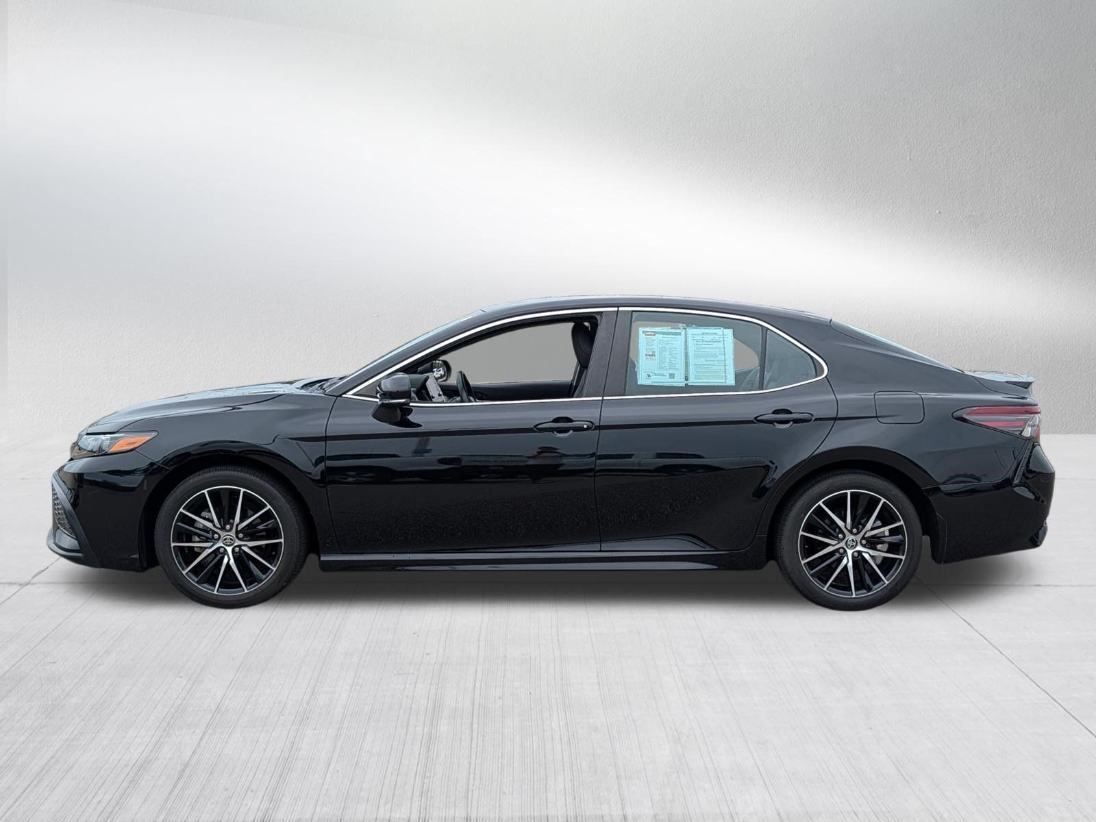 Used 2023 Toyota Camry SE FWD image 4