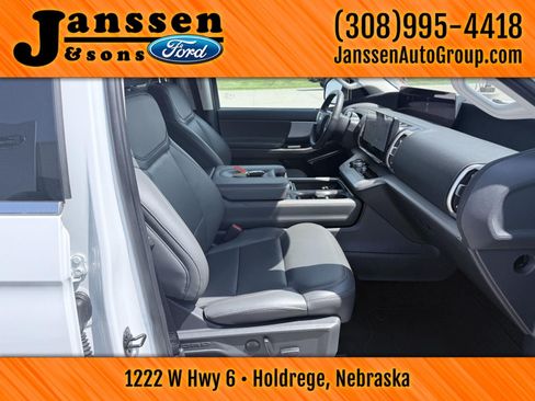 Used 2025 Ford Expedition Max Active AWD/4WD image 17
