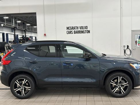 New 2026 Volvo XC40 B5 Core w/ Climate Package image 4