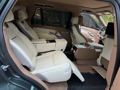 Used 2025 Land Rover Range Rover SV AWD/4WD image 57