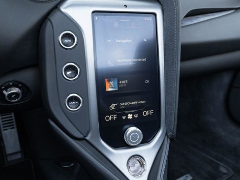 Used 2024 McLaren 750S Spider image 32