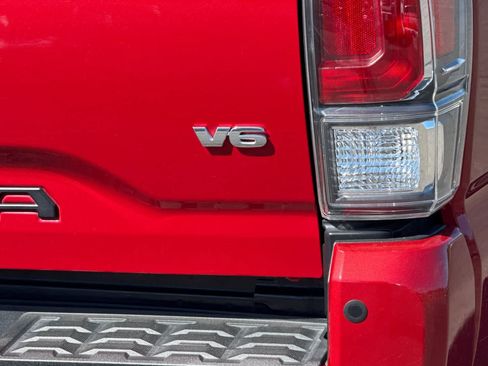 Used 2020 Toyota Tacoma TRD Off-Road w/ Technology Package AWD/4WD image 29