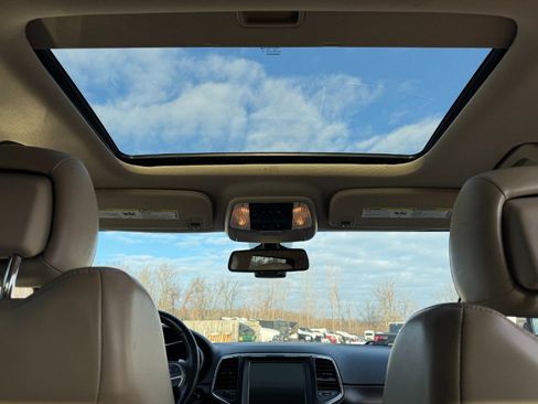 Used 2015 Jeep Grand Cherokee Limited image 22