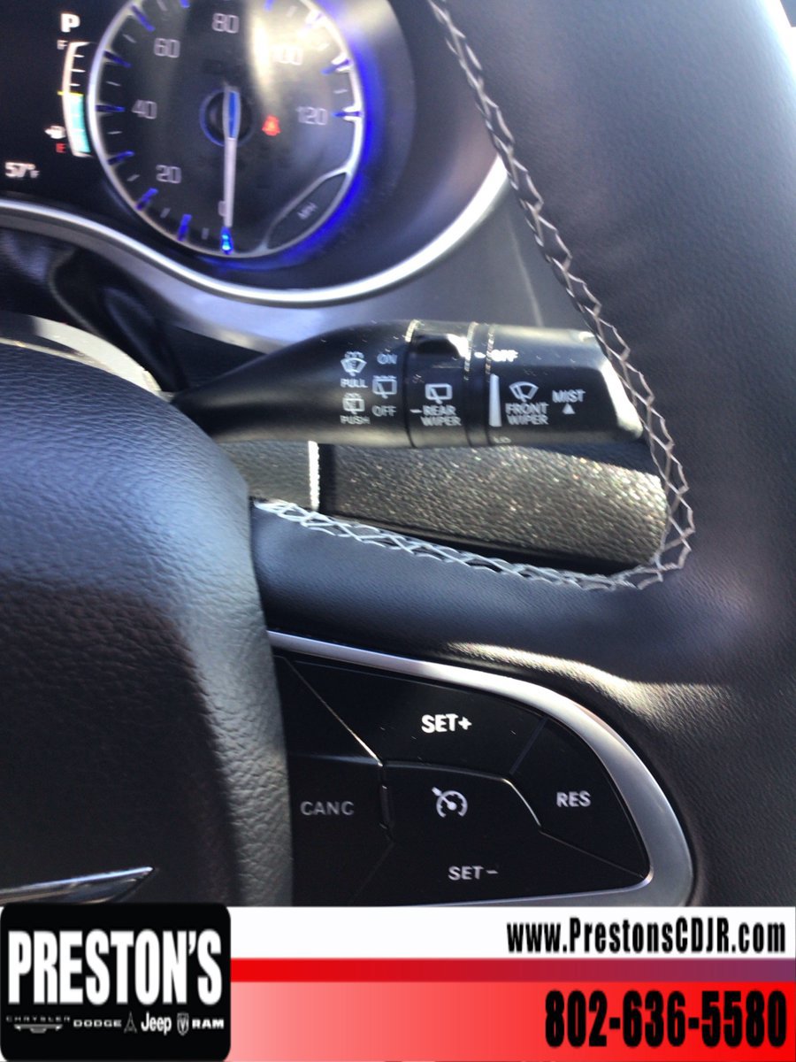 Used 2025 Chrysler Pacifica Select FWD image 14