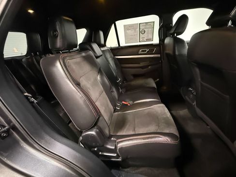 Used 2018 Ford Explorer XLT w/ Equipment Group 202A AWD/4WD image 14