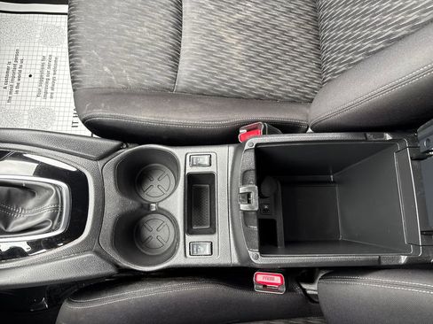 Used 2019 Nissan Rogue SV image 27