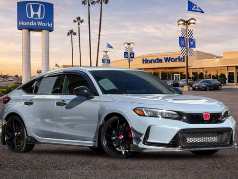 Used 2023 Honda Civic Type R image 2