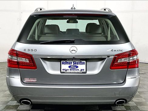 Used 2011 Mercedes-Benz E 350 4MATIC Wagon image 4