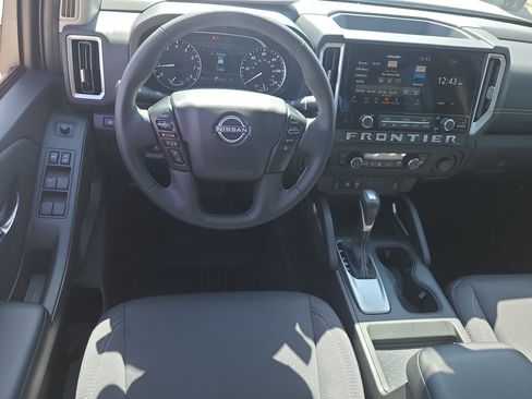 Certified 2025 Nissan Frontier SV w/ SV Convenience Package image 12