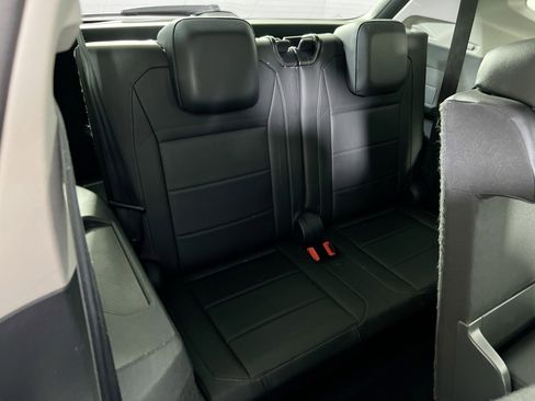 Used 2018 Volkswagen Tiguan SEL image 27