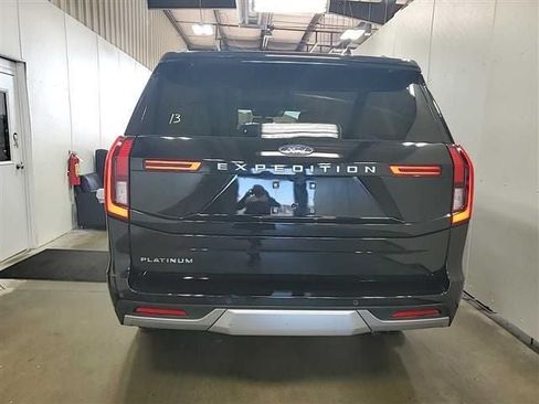 Used 2025 Ford Expedition Platinum w/ Driver's Package AWD/4WD image 7