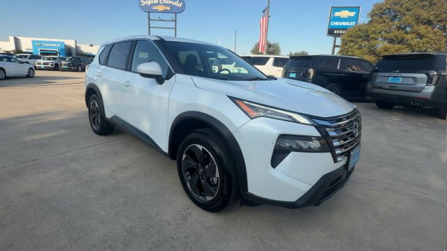 Used 2025 Nissan Rogue SV FWD image 2