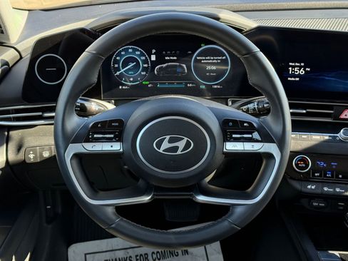 Used 2025 Hyundai Elantra Limited image 29