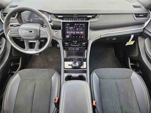New 2025 Jeep Grand Cherokee L Altitude image 28
