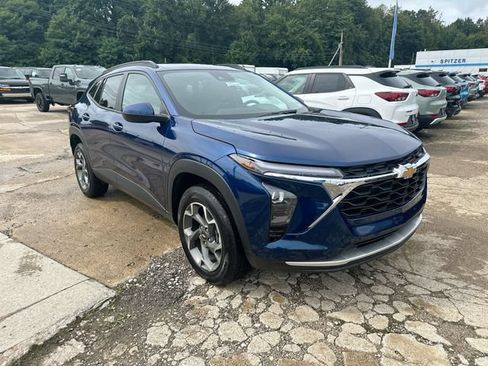 Used 2024 Chevrolet Trax LT w/ Driver Confidence Package FWD image 11