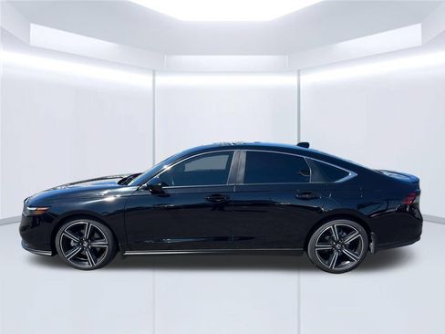 Used 2025 Honda Accord Sport image 2
