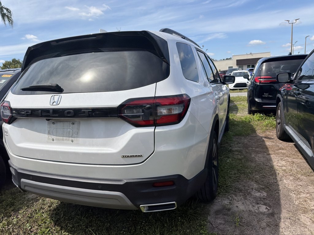 Used 2024 Honda Pilot Touring image 10