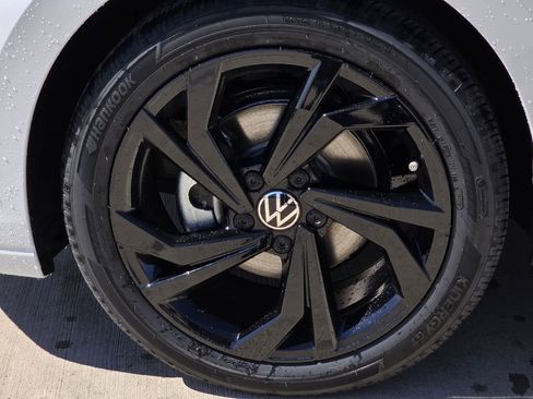New 2026 Volkswagen Jetta SE FWD image 9