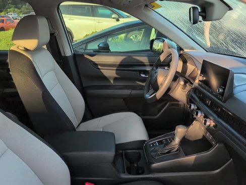 Used 2025 Honda CR-V EX image 2