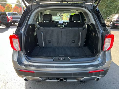 Used 2022 Ford Explorer XLT w/ Equipment Group 202A image 7