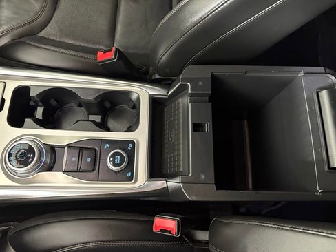 Used 2022 Ford Explorer Platinum w/ Premium Technology Package image 36