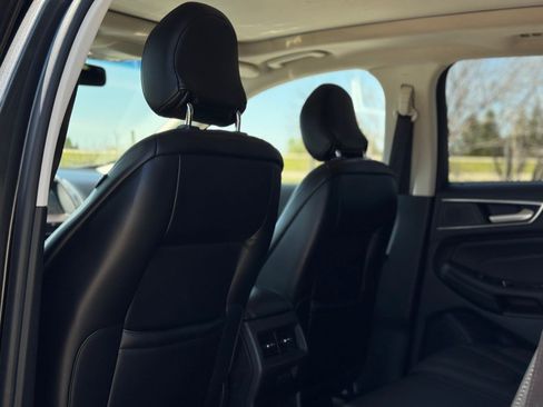 Used 2019 Ford Edge Titanium w/ Equipment Group 301A AWD/4WD image 28