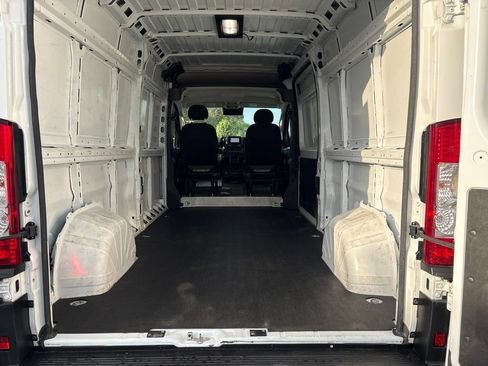 Used 2024 RAM ProMaster 2500 w/ Convenience Group FWD image 16