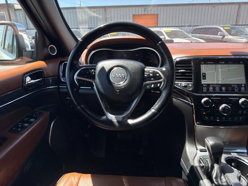 Used 2021 Jeep Grand Cherokee Overland AWD/4WD image 13