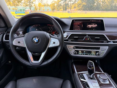 Used 2020 BMW 750i xDrive AWD/4WD image 3