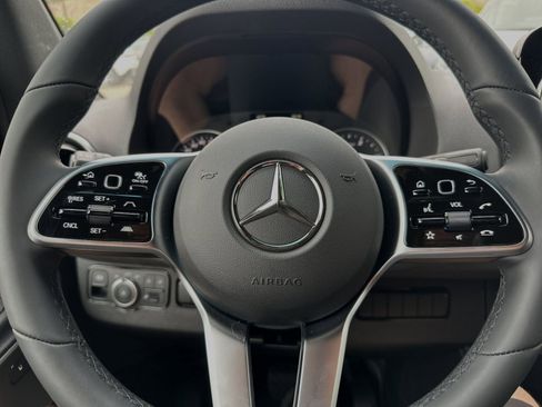 Used 2024 Mercedes-Benz Sprinter 2500 image 26