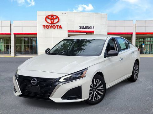 Used 2025 Nissan Altima 2.5 SV FWD image 1