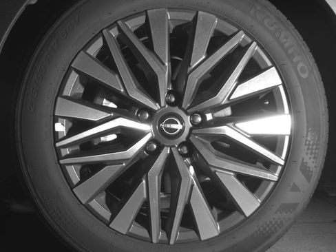 Used 2025 Nissan Altima 2.5 SV FWD image 12