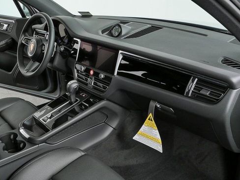 New 2026 Porsche Macan AWD image 25