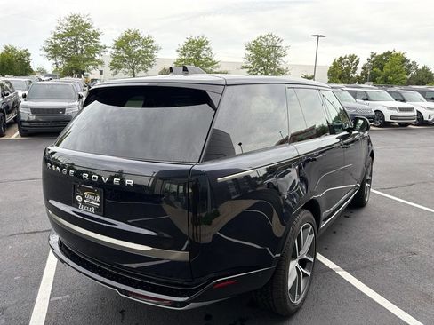 Used 2025 Land Rover Range Rover SE AWD/4WD image 5