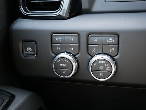 New 2026 GMC Sierra 3500 AT4 w/ AT4 Preferred Package AWD/4WD image 21