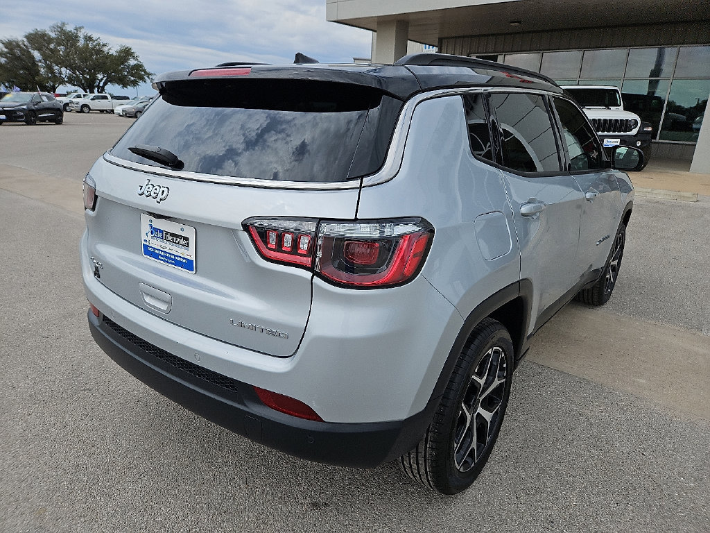 Used 2025 Jeep Compass Limited AWD/4WD image 7
