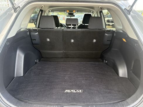 Used 2019 Toyota RAV4 LE w/ Carpet Mat Package FWD image 24