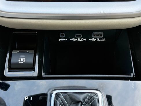 Certified 2025 Subaru Outback Limited image 28